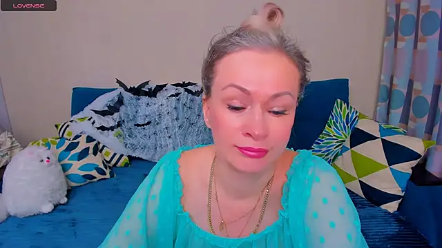 EllenMoore online show from 10/29/25, 03:05