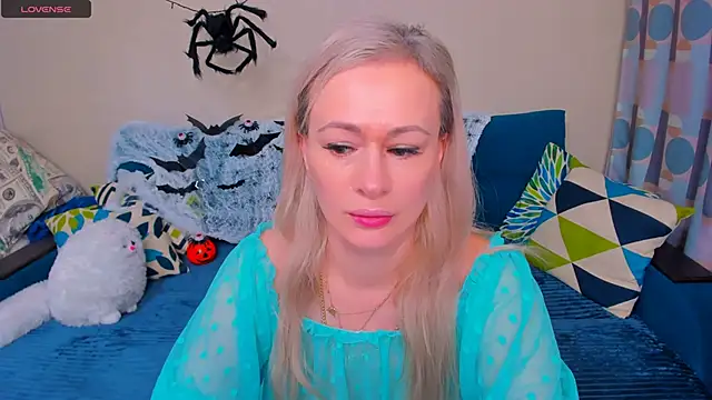 EllenMoore online show from 10/31/25, 03:58