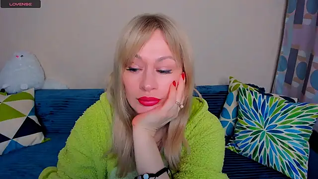 EllenMoore online show from 04/11/26, 03:03