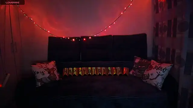 EllenMoore online show from 12/15/25, 03:12