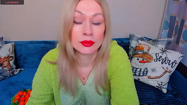 Snapshot of EllenMoore chatting on 03/02/26, 03:07 EllenMoore online show from 03/02/26, 03:07