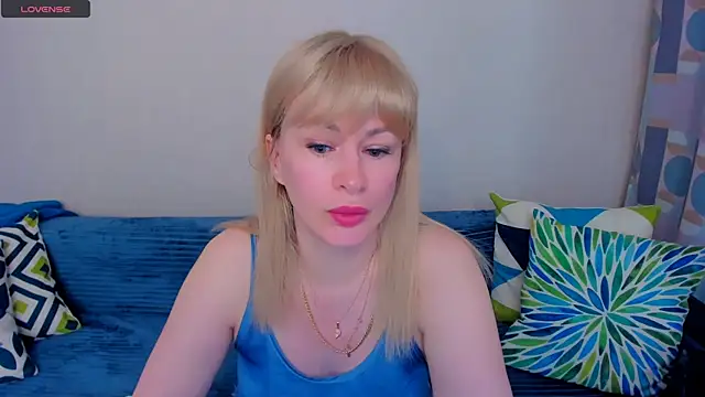 Snapshot of EllenMoore chatting on 06/11/26, 03:03 EllenMoore online show from 06/11/26, 03:03