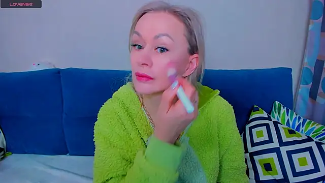 EllenMoore online show from 09/26/25, 03:13