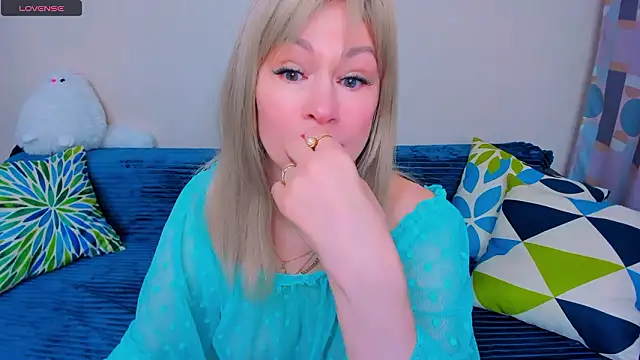 EllenMoore online show from 03/25/26, 03:06