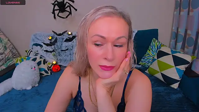 EllenMoore online show from 10/30/25, 03:05