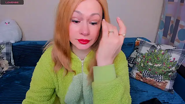 Snapshot of EllenMoore chatting on 02/08/26, 03:37 EllenMoore online show from 02/08/26, 03:37