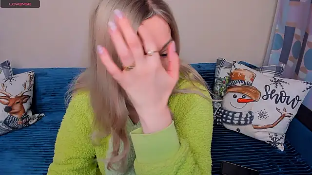 Snapshot of EllenMoore chatting on 02/28/26, 03:06 EllenMoore online show from 02/28/26, 03:06