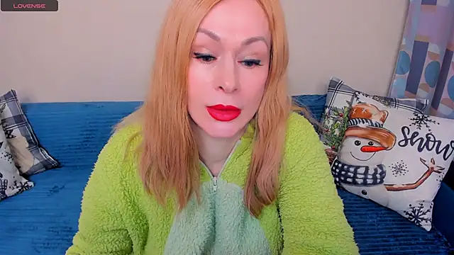 Snapshot of EllenMoore chatting on 01/13/26, 03:10 EllenMoore online show from 01/13/26, 03:10