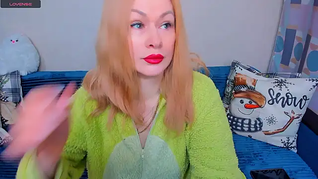 Snapshot of EllenMoore chatting on 02/07/26, 03:03 EllenMoore online show from 02/07/26, 03:03