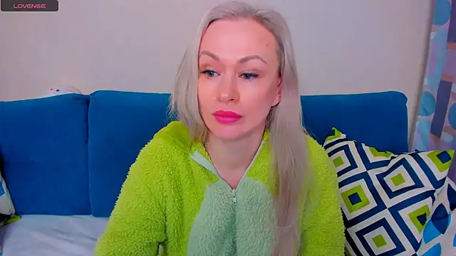 EllenMoore online show from 09/28/25, 03:02