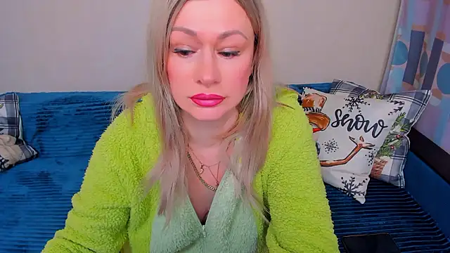 Snapshot of EllenMoore chatting on 02/26/26, 03:28 EllenMoore online show from 02/26/26, 03:28