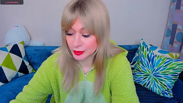 EllenMoore online show from 03/27/26, 03:04