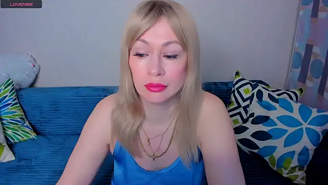 EllenMoore online show from 04/15/26, 03:12