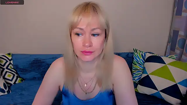 EllenMoore online show from 06/17/26, 03:06
