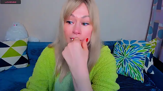 EllenMoore online show from 04/05/26, 03:13