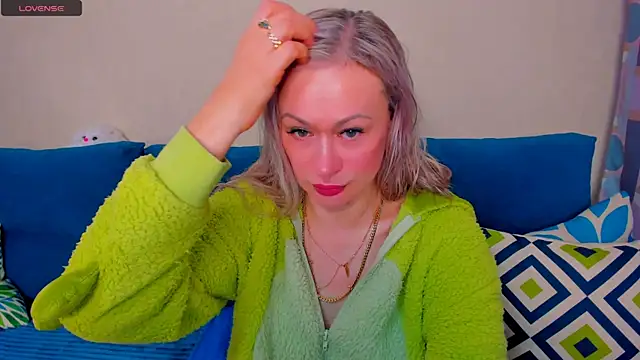 EllenMoore online show from 10/19/25, 03:09