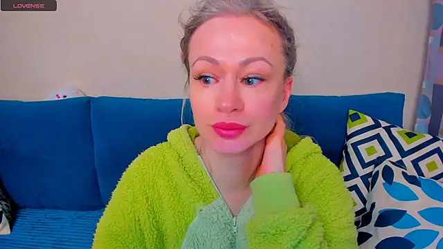 EllenMoore online show from 10/13/25, 03:08