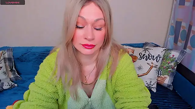 Snapshot of EllenMoore chatting on 02/23/26, 03:08 EllenMoore online show from 02/23/26, 03:08