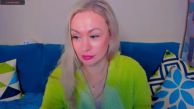 EllenMoore online show from 10/15/25, 03:05