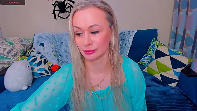 EllenMoore online show from 11/02/25, 03:11