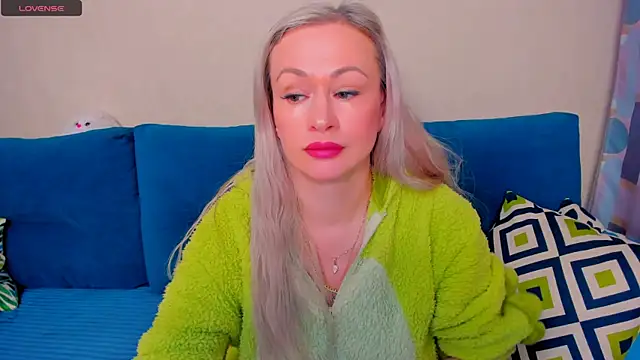 EllenMoore online show from 10/26/25, 03:07