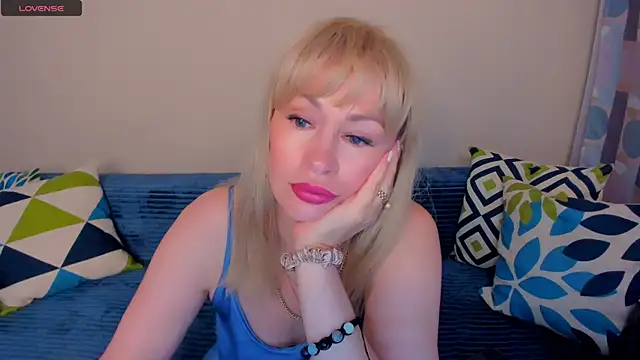 EllenMoore online show from 07/25/26, 03:03