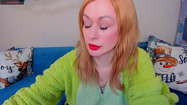 Snapshot of EllenMoore chatting on 01/06/26, 03:10 EllenMoore online show from 01/06/26, 03:10