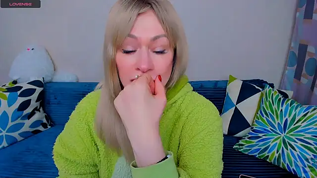 EllenMoore online show from 04/01/26, 03:08