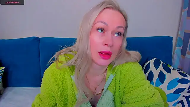 EllenMoore online show from 10/04/25, 03:08