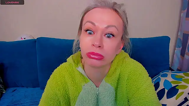 EllenMoore online show from 10/10/25, 03:07