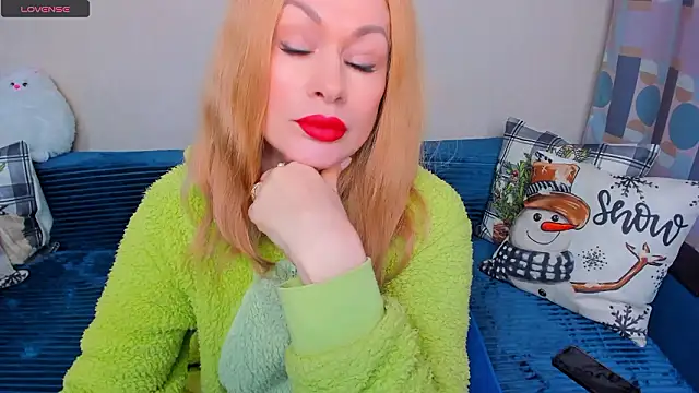 Snapshot of EllenMoore chatting on 02/03/26, 03:04 EllenMoore online show from 02/03/26, 03:04