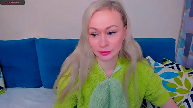 EllenMoore online show from 10/03/25, 03:09