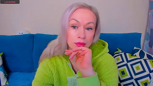 EllenMoore online show from 10/18/25, 03:08