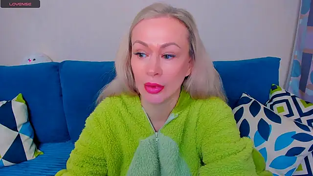 EllenMoore online show from 10/07/25, 03:07