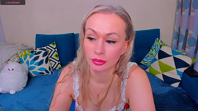 EllenMoore online show from 11/05/25, 03:09