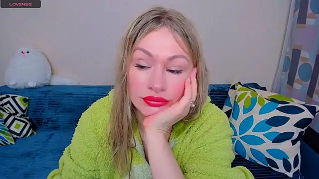 EllenMoore online show from 03/11/26, 03:22