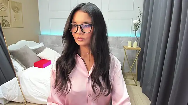 Snapshot of ErikaSoft chatting on 11/12/25, 05:22 ErikaSoft online show from 11/12/25, 05:22