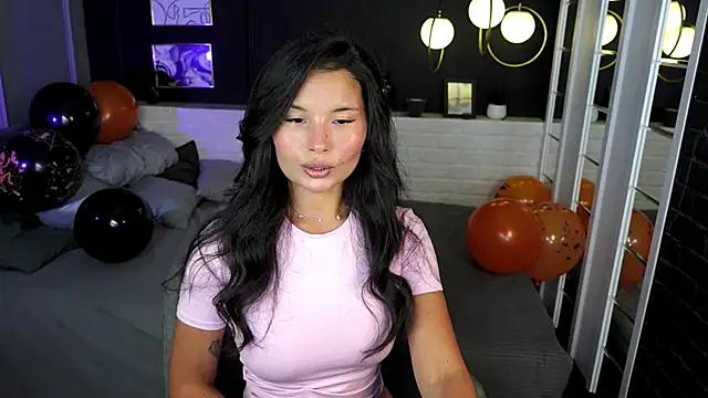 Snapshot of ErikaSoft chatting on 10/28/25, 01:54 ErikaSoft online show from 10/28/25, 01:54