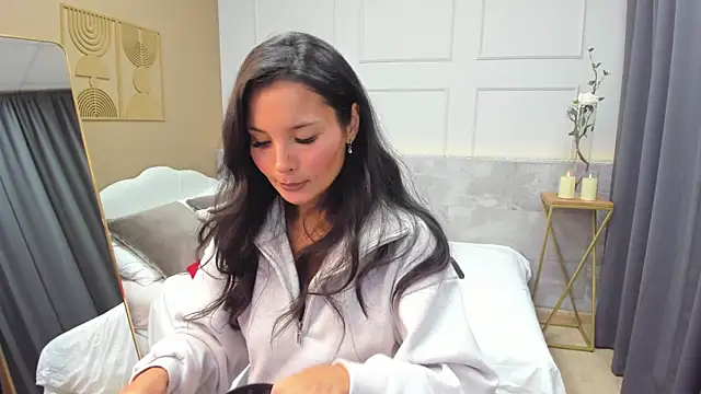 Snapshot of ErikaSoft chatting on 11/18/25, 05:33 ErikaSoft online show from 11/18/25, 05:33