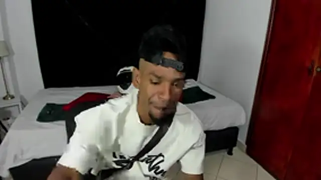 Snapshot of anhtony_wayans chatting on 10/18/25, 12:12 anhtony wayans online show from 10/18/25, 12:12