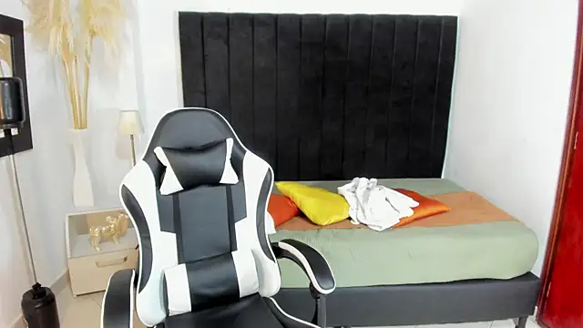 anhtony wayans online show from 11/08/25, 12:58