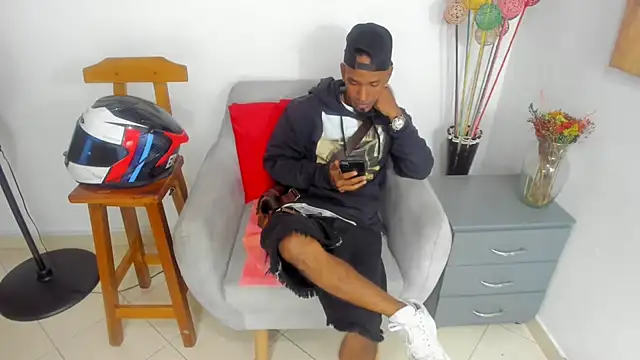 Snapshot of anhtony_wayans chatting on 10/08/25, 12:34 anhtony wayans online show from 10/08/25, 12:34