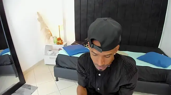 Snapshot of anhtony_wayans chatting on 02/18/25, 12:15 anhtony wayans online show from 02/18/25, 12:15
