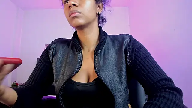 Ellie Alves online show from 10/13/25, 02:07