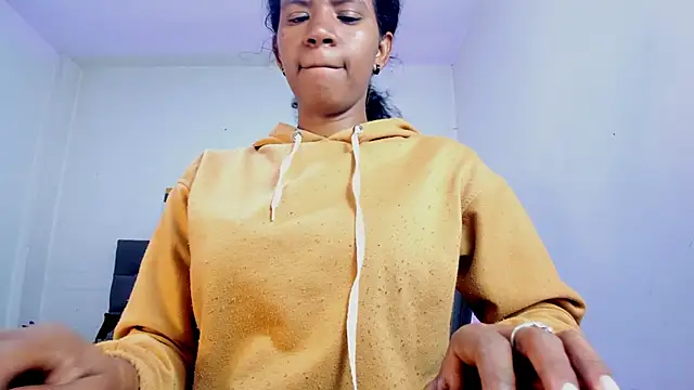 Ellie Alves online show from 10/06/25, 01:45