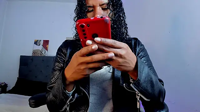 Ellie Alves online show from 10/07/25, 02:18