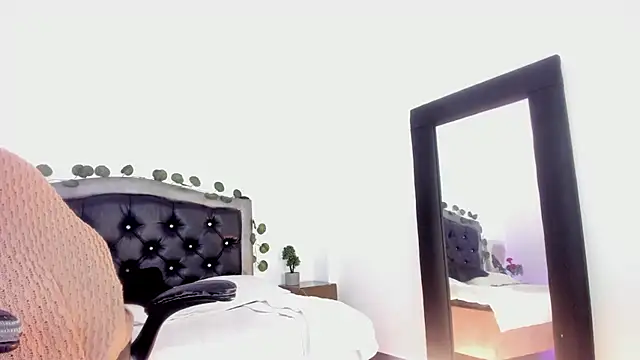 Ellie Alves online show from 03/20/25, 06:42