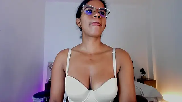 Ellie Alves online show from 03/18/25, 01:23