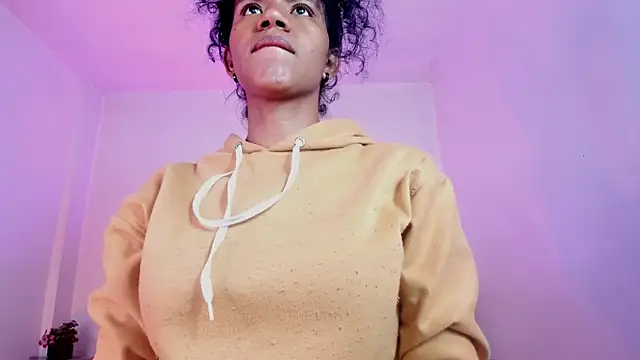 Ellie Alves online show from 11/18/25, 01:03