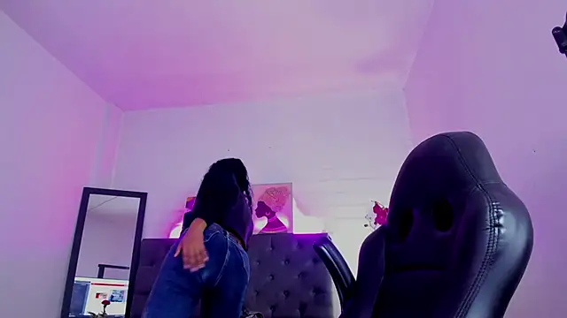 Ellie Alves online show from 12/19/25, 02:52